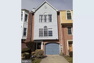 18 Victoria Square, Frederick, MD 21702 - Photo 1
