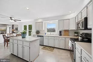 6305 Derby Cir, Frederick, MD 21703 - Photo 3