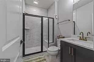 1124 Miller Farm Dr, Brunswick, MD 21716 - Photo 11