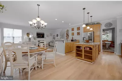 9693 Royal Crest Cir, Frederick, MD 21704 - Photo 7