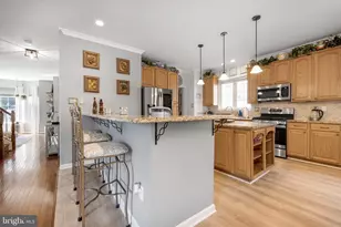 9693 Royal Crest Cir, Frederick, MD 21704 - Photo 5