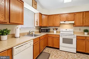 6861 Snowberry Ct, Frederick, MD 21703 - Photo 3