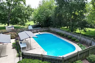 8102 Claiborne Ct, Frederick, MD 21702 - Photo 3