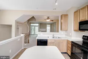 586 Eisenhower Dr, Frederick, MD 21703 - Photo 3