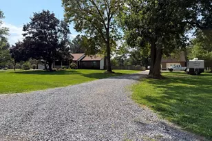 2414 Doubs Ct, Adamstown, MD 21710 - Photo 3