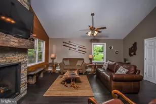 305 Lake Pointe Dr, Mc Henry, MD 21541 - Photo 9