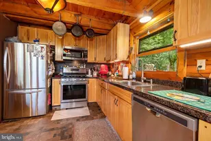 995 Betts Ln, Oakland, MD 21550 - Photo 3