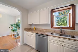 6725 Pine Dr, Columbia, MD 21046 - Photo 9