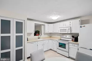 6303 Dawn Day Dr, Columbia, MD 21045 - Photo 9