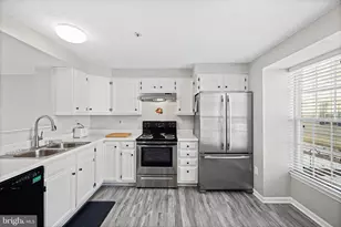 6076 Laurel Wreath Way, Columbia, MD 21044 - Photo 3