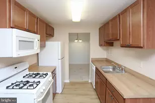 8711 Hayshed Ln, Columbia, MD 21045 - Photo 3