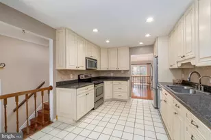 7229 Harbor Ln, Columbia, MD 21045 - Photo 11