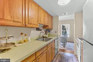 8783 Hayshed Ln, Columbia, MD 21045 - Photo 9