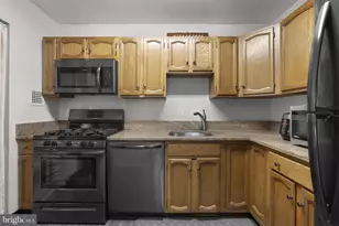 10850 Green Mountain Cir, Columbia, MD 21044 - Photo 11