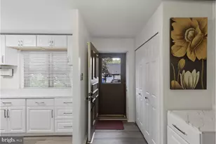7490 Hickory Log Cir, Columbia, MD 21045 - Photo 5
