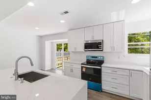 7711 Chatfield Ln, Ellicott City, MD 21043 - Photo 5
