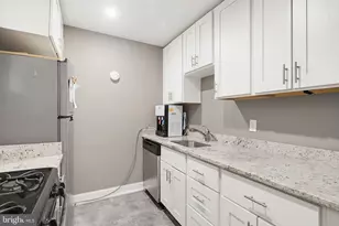 10850 Green Mountain Cir, Columbia, MD 21044 - Photo 9