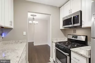 10850 Green Mountain Cir, Columbia, MD 21044 - Photo 11