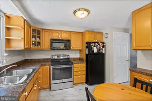 9201 Wilbur Ct, Columbia, MD 21046 - Photo 3