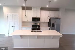 8100 Primrose Ln, Laurel, MD 20723 - Photo 9