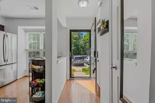 9611 Stirling Bridge Dr, Columbia, MD 21046 - Photo 3