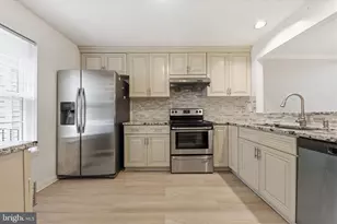 8545 Harvest View Ct, Ellicott City, MD 21043 - Photo 3