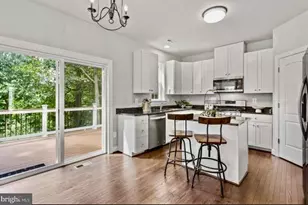 9252 Homestretch Ct, Laurel, MD 20723 - Photo 5