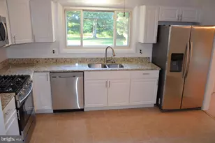 9210 Maple Rock Dr, Ellicott City, MD 21042 - Photo 5