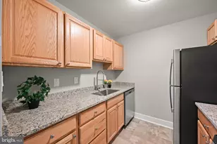 10850 Green Mountain Cir, Columbia, MD 21044 - Photo 5