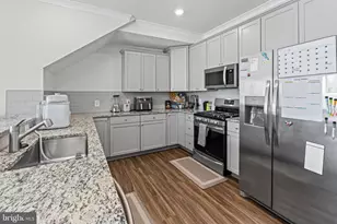 7736 Port Capital Dr, Elkridge, MD 21075 - Photo 9