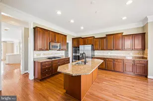 8741 Lake Edge Dr, Laurel, MD 20723 - Photo 15