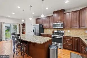 8056 Locust Mill St, Ellicott City, MD 21043 - Photo 5