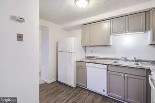 7201 Sleepsoft Cir, Columbia, MD 21045 - Photo 3