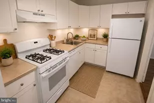 10850 Green Mountain Cir, Columbia, MD 21044 - Photo 7