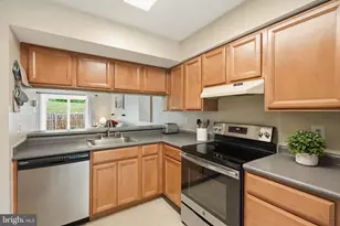 8805 Willowwood Way, Jessup, MD 20794 - Photo 9