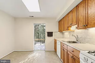 10800 Green Mountain Cir, Columbia, MD 21044 - Photo 7
