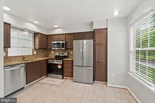 8604 John Ellicott Ct, Ellicott City, MD 21043 - Photo 3