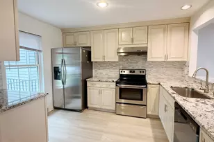 8545 Harvest View Ct, Ellicott City, MD 21043 - Photo 5