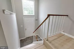 7717 Heatherside Ln, Ellicott City, MD 21043 - Photo 5