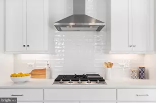 10302 Grosvenor Pl, Rockville, MD 20852 - Photo 13