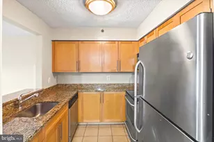 10101 Grosvenor Pl, Rockville, MD 20852 - Photo 7