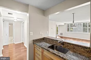 10101 Grosvenor Pl, Rockville, MD 20852 - Photo 9