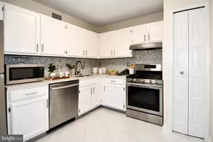 5225 Pooks Hill Rd, Bethesda, MD 20814 - Photo 17