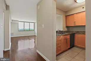 10101 Grosvenor Pl, Rockville, MD 20852 - Photo 5