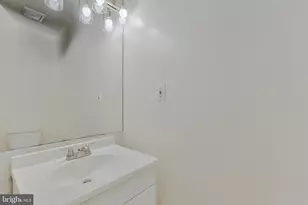 12802 Leahy Dr, Rockville, MD 20851 - Photo 17