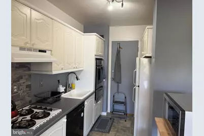 10401 Grosvenor Place #120, Rockville, MD 20852 - Photo 5