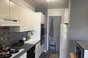 10401 Grosvenor Pl, Rockville, MD 20852 - Photo 5