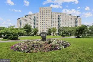 10401 Grosvenor Pl, Rockville, MD 20852 - Photo 45