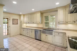 8126 Kerry Ln, Chevy Chase, MD 20815 - Photo 11