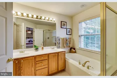 3928 Bryant Park Circle, Burtonsville, MD 20866 - Photo 11